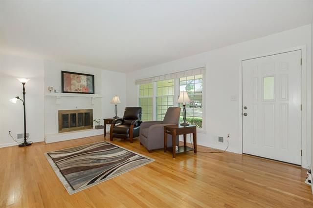9942 Cedar St, Overland Park, KS 66207
