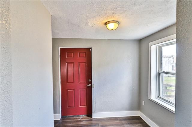 2105 E 83rd Ter, Kansas City, MO 64132