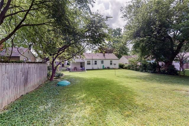 8218 Cherry St, Kansas City, MO 64131