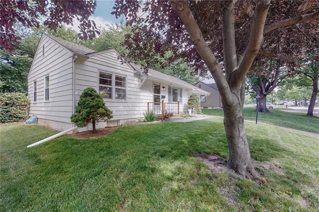 8218 Cherry St, Kansas City, MO 64131