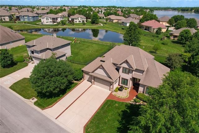 4728 SW Gull Point Dr, Lee's Summit, MO 64082