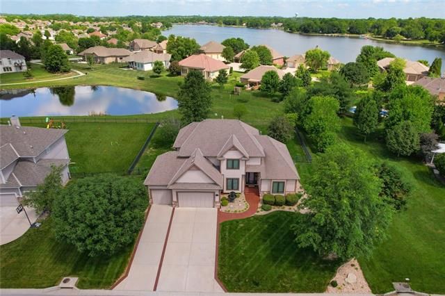 4728 SW Gull Point Dr, Lee's Summit, MO 64082