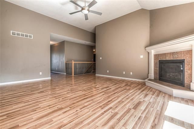 323 SE Highland Park Dr, Lee's Summit, MO 64063