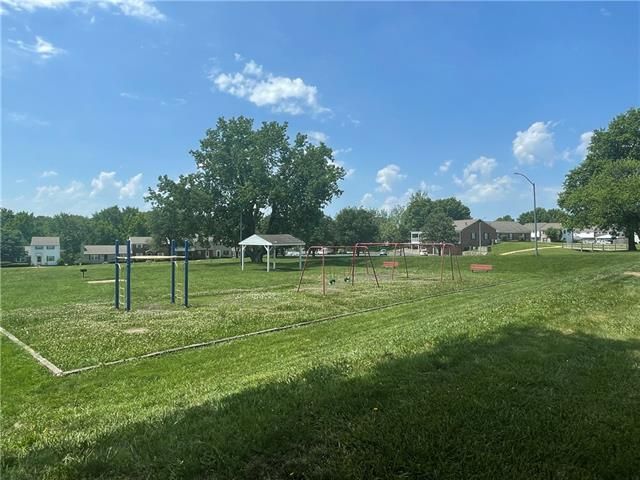 6218 E 129th St, Grandview, MO 64030