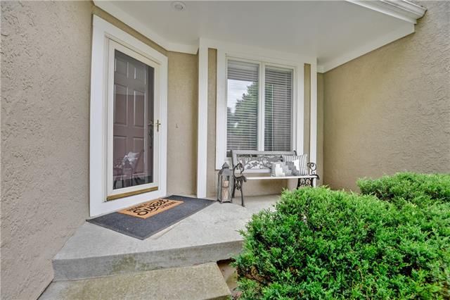 16124 Ash St, Overland Park, KS 66085