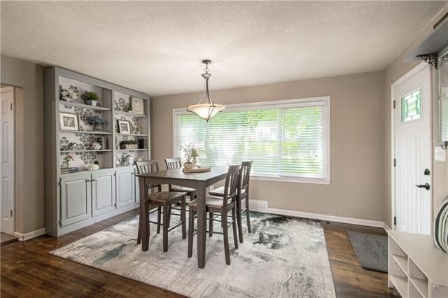 8645 Floyd St, Overland Park, KS 66212