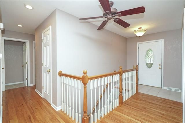 9141 Westbrooke Dr, Overland Park, KS 66214