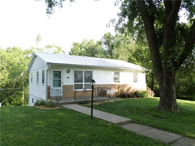 1311 S 8 St, Atchison, KS 66002