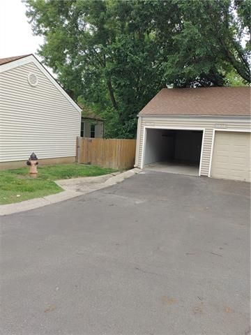 8059 N Stoddard Ave, Kansas City, MO 64152