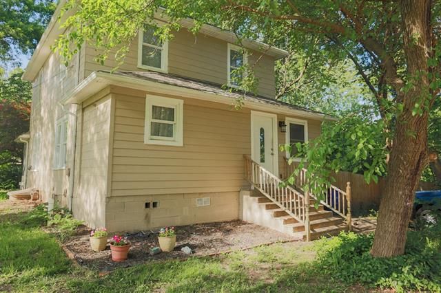 601 Dewey St, Grandview, MO 64030