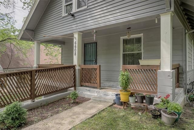 6608 E 67th St, Kansas City, MO 64133