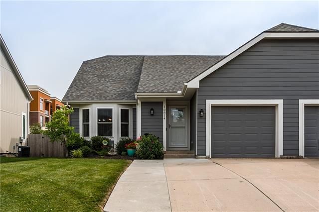 10814 W 115th St, Overland Park, KS 66210
