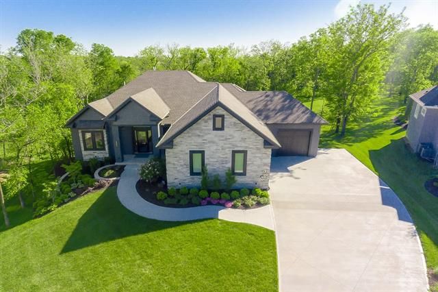 25001 W 95th Ter, Lenexa, KS 66227