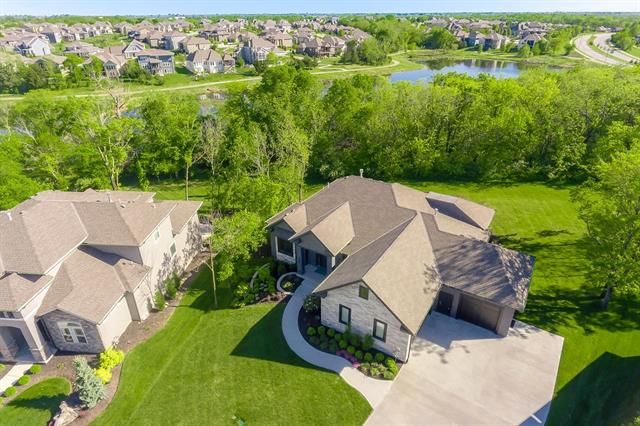 25001 W 95th Ter, Lenexa, KS 66227