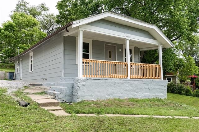 1126 Stine Ln, Kansas City, KS 66103