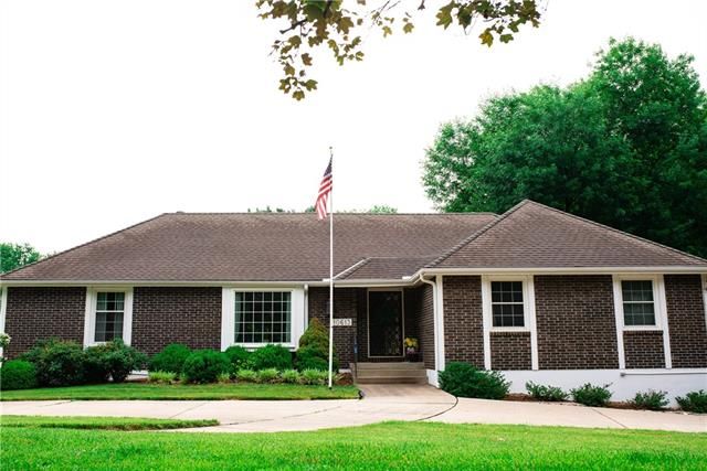 10613 Walnut Dr, Kansas City, MO 64114