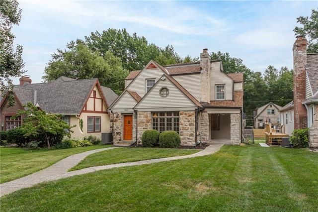 7411 Walnut St, Kansas City, MO 64114
