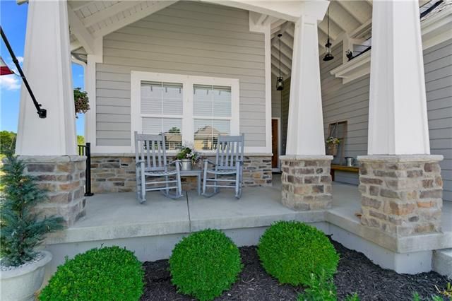 1302 Wright Cir, Pleasant Hill, MO 64080