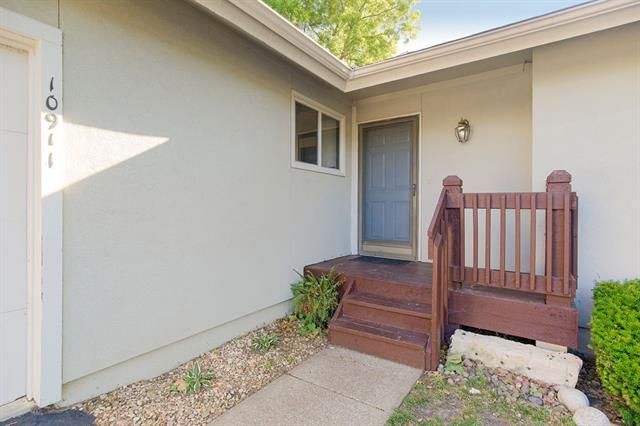 10911 Westgate Rd, Overland Park, KS 66210