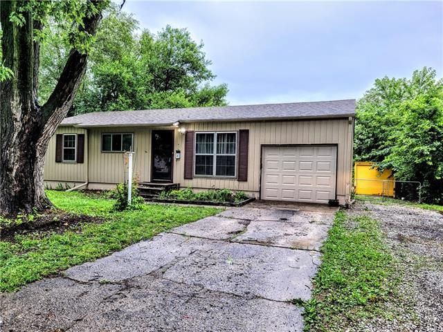 413 N Seminole Dr, Independence, MO 64056