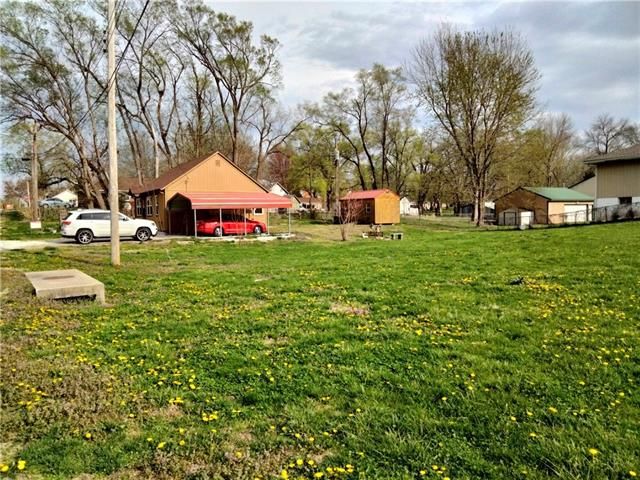 105 Madison St, Buckner, MO 64016