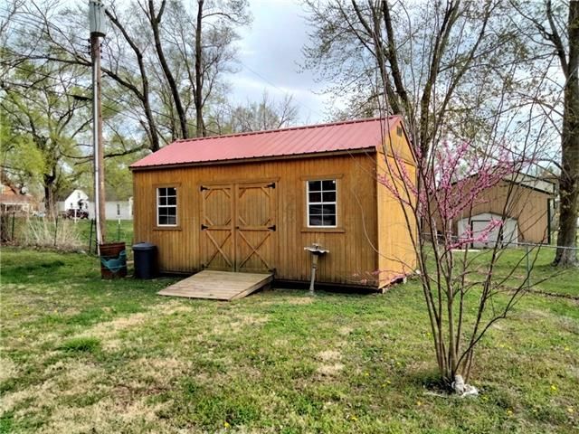 105 Madison St, Buckner, MO 64016
