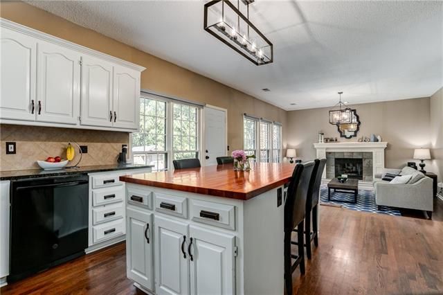 11227 W 116th Ter, Overland Park, KS 66210