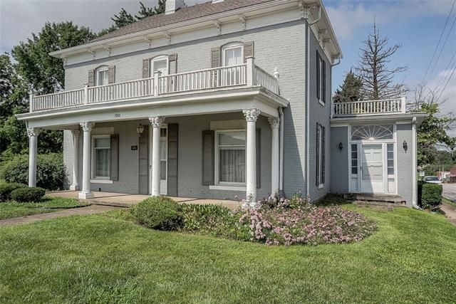 1900 Walnut St, Higginsville, MO 64037
