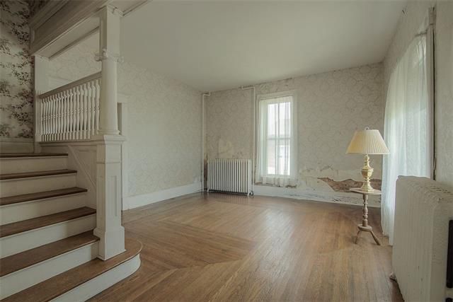 1900 Walnut St, Higginsville, MO 64037