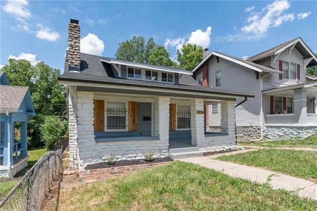 3824 E 68 St, Kansas City, MO 64132
