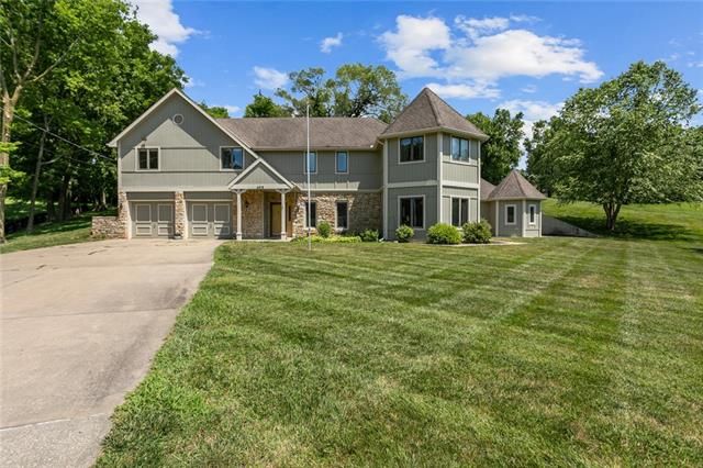 4915 NW Hillside Dr, Riverside, MO 64150
