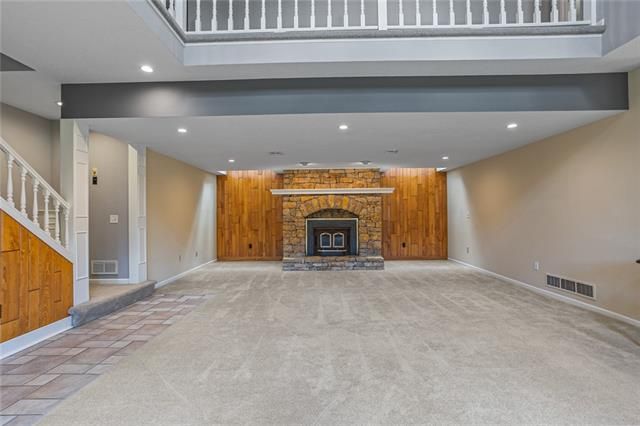 4915 NW Hillside Dr, Riverside, MO 64150