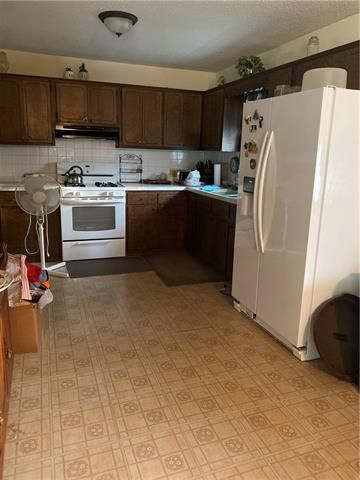 1094 Toulon Rd, Wathena, KS 66090