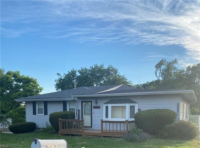 1094 Toulon Rd, Wathena, KS 66090