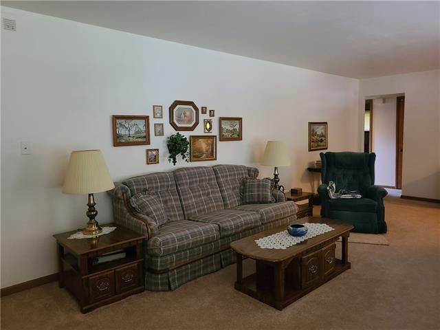 602 E 90th St, Kansas City, MO 64131