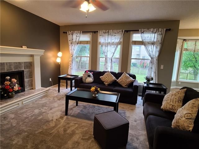 8105 W 145th St, Overland Park, KS 66223
