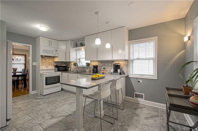 601 E 74th Ter, Kansas City, MO 64131