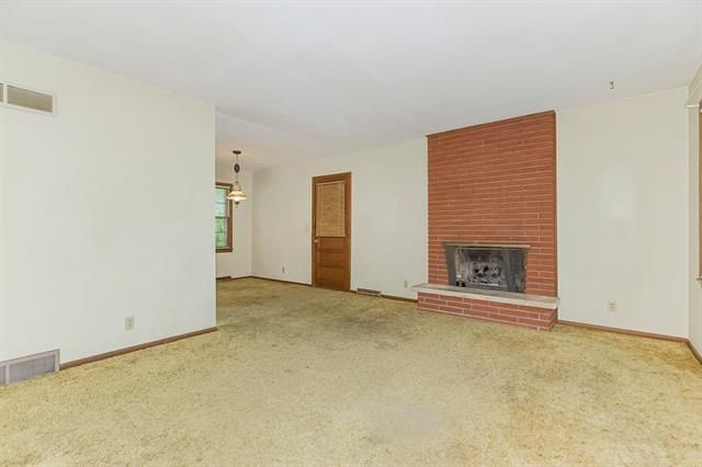 7603 E 100th St, Kansas City, MO 64134