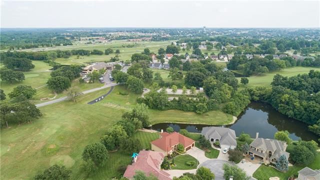 617 NE Persimmon Cir, Lee's Summit, MO 64064