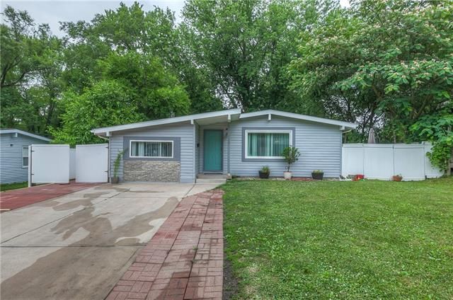 9317 Widmer Rd, Lenexa, KS 66215