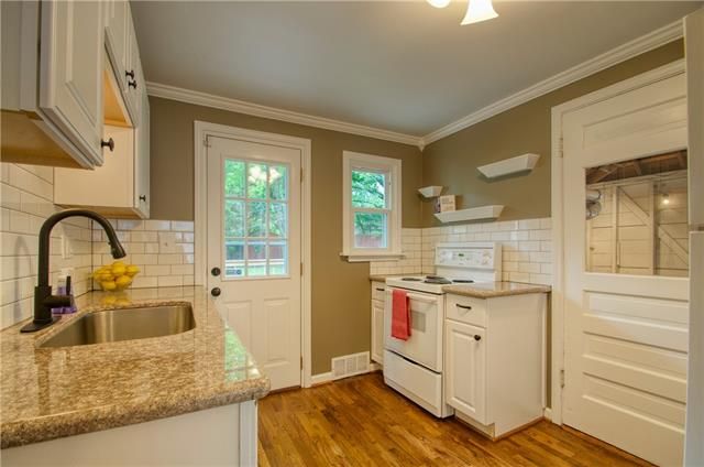 7732 Mcgee St, Kansas City, MO 64114