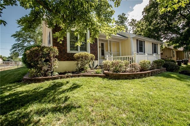 825 E Northview St, Olathe, KS 66061