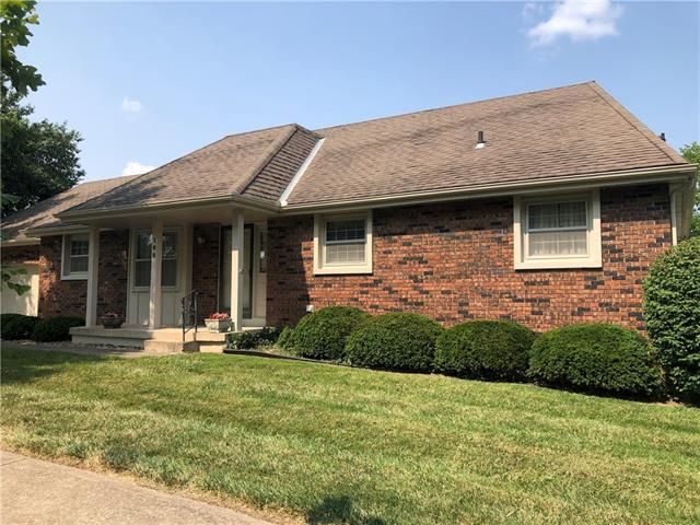 100 E Woodbridge Ln, Kansas City, MO 64145