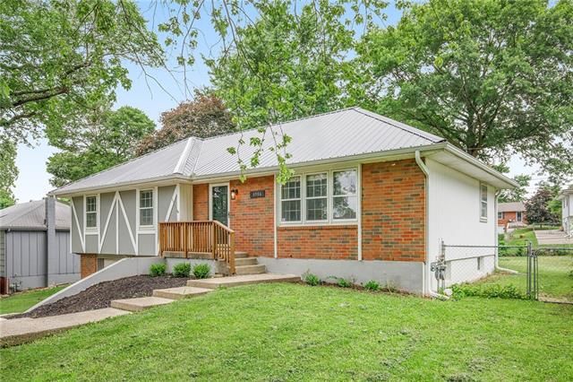 6906 79th St, Kansas City, MO 64152