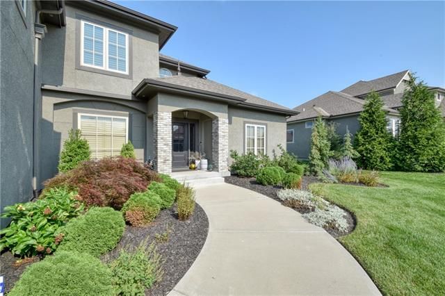 3308 W 157th St, Overland Park, KS 66224