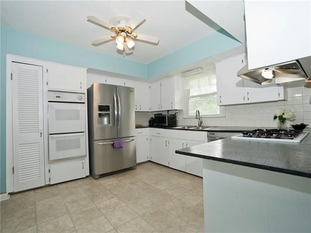 601 W 101st St, Kansas City, MO 64114