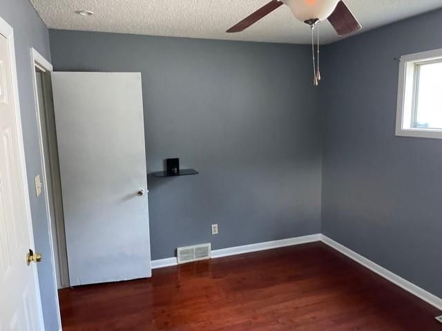 8609 E 74th St, Kansas City, MO 64133