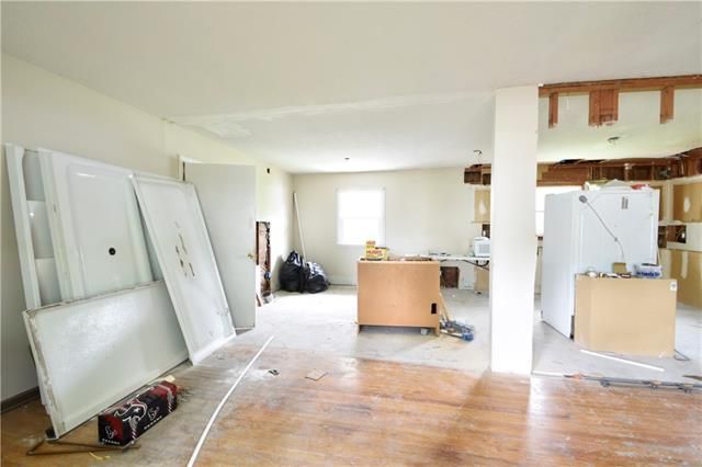 2220 Mckinley St, Lexington, MO 64067
