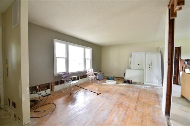 2220 Mckinley St, Lexington, MO 64067