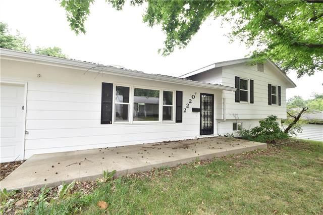2220 Mckinley St, Lexington, MO 64067